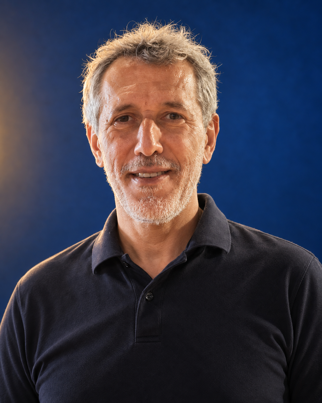 Ali Bellili, artiste et fondateur de Je suis bleu